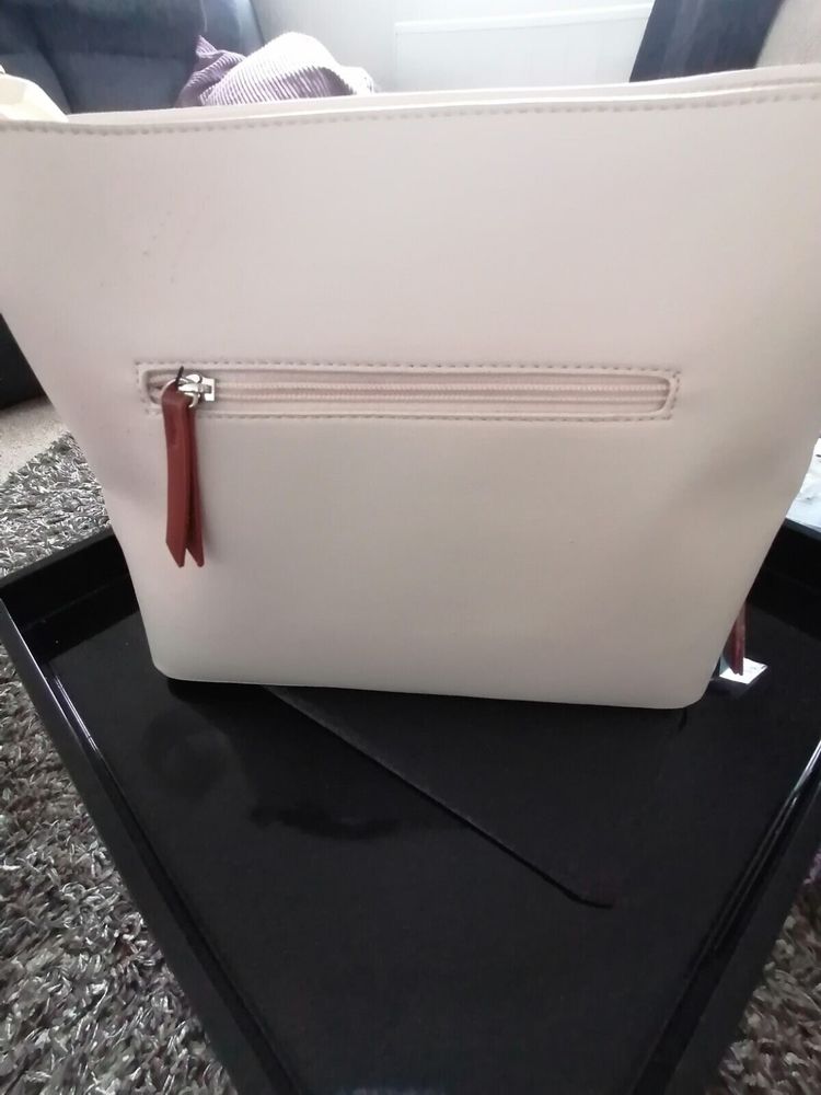Beverly Hills Handbag New handles strap pockets lightweight tactile very pretty - Picture 6 of 15